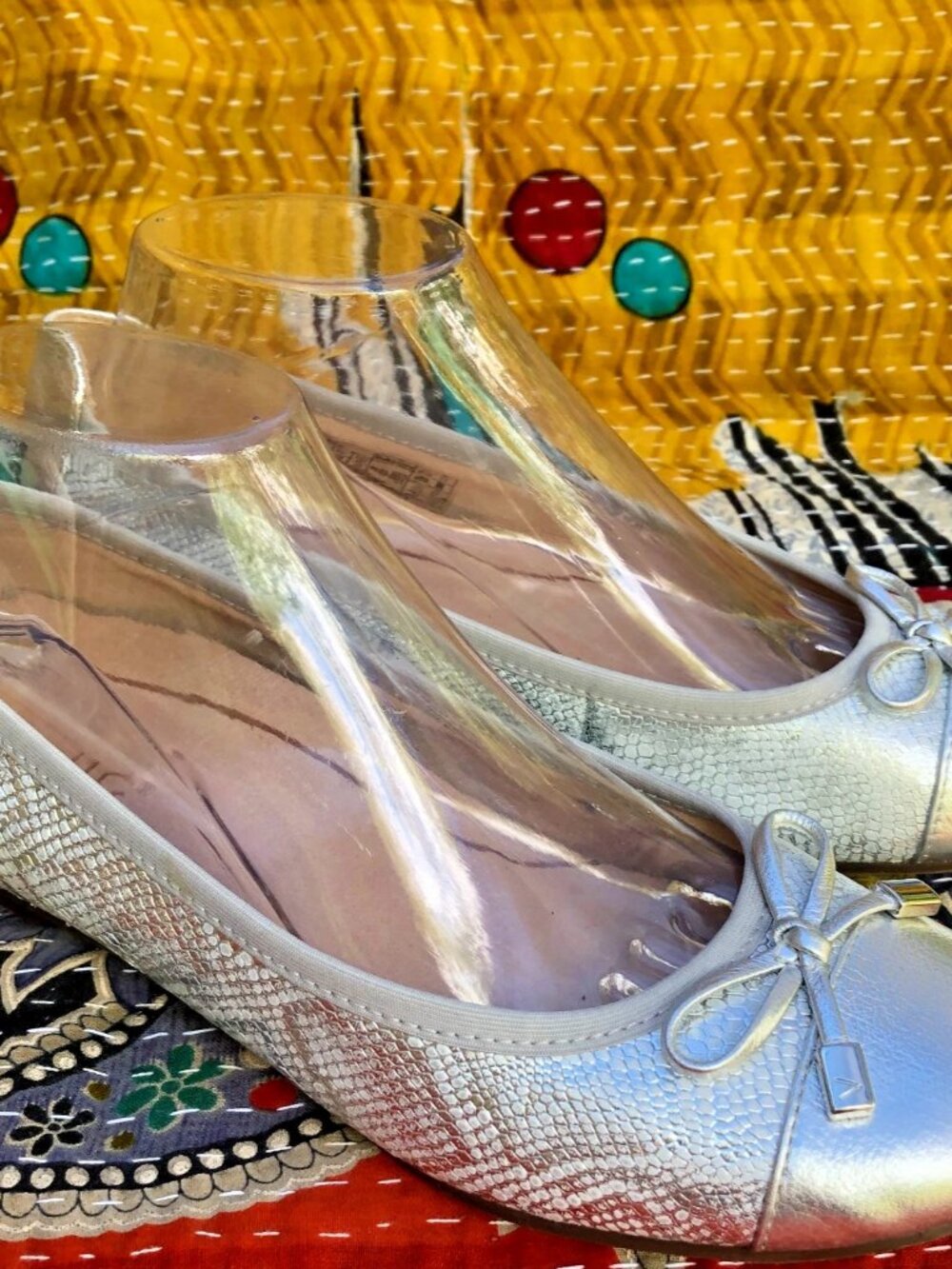 Vionic Minna Silver Leather Ballet Flats Orthotic Bow Cap Toe Sz 8 Minimalist 39